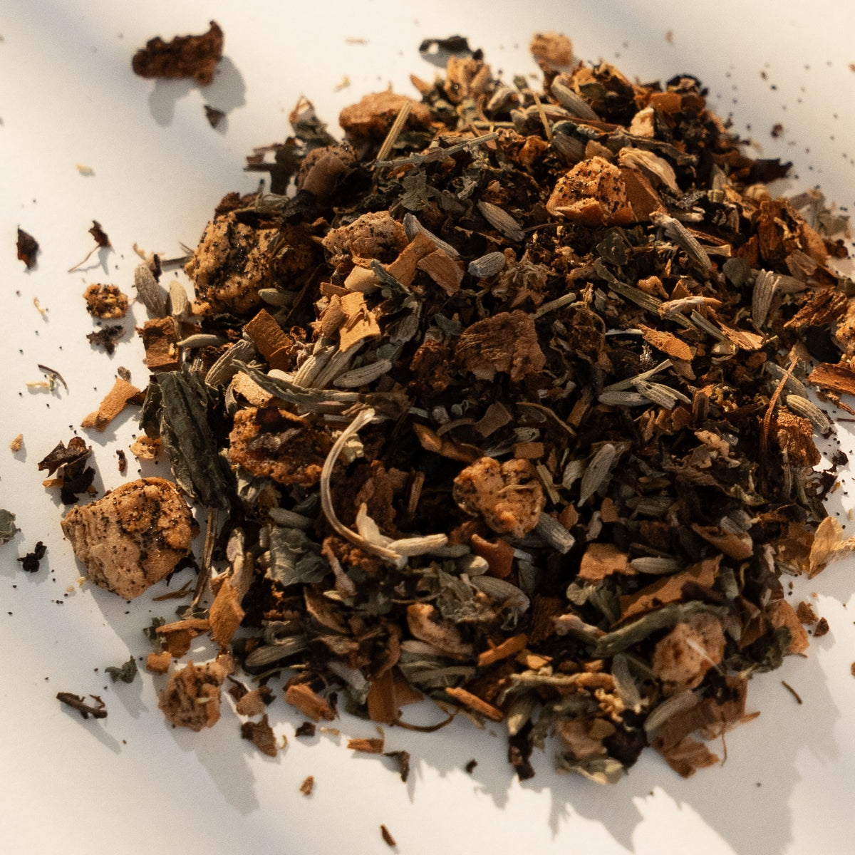 Dusk loose leaf up close: black tea with pieces of dried apple